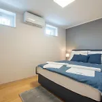Apartman Lovely In *
